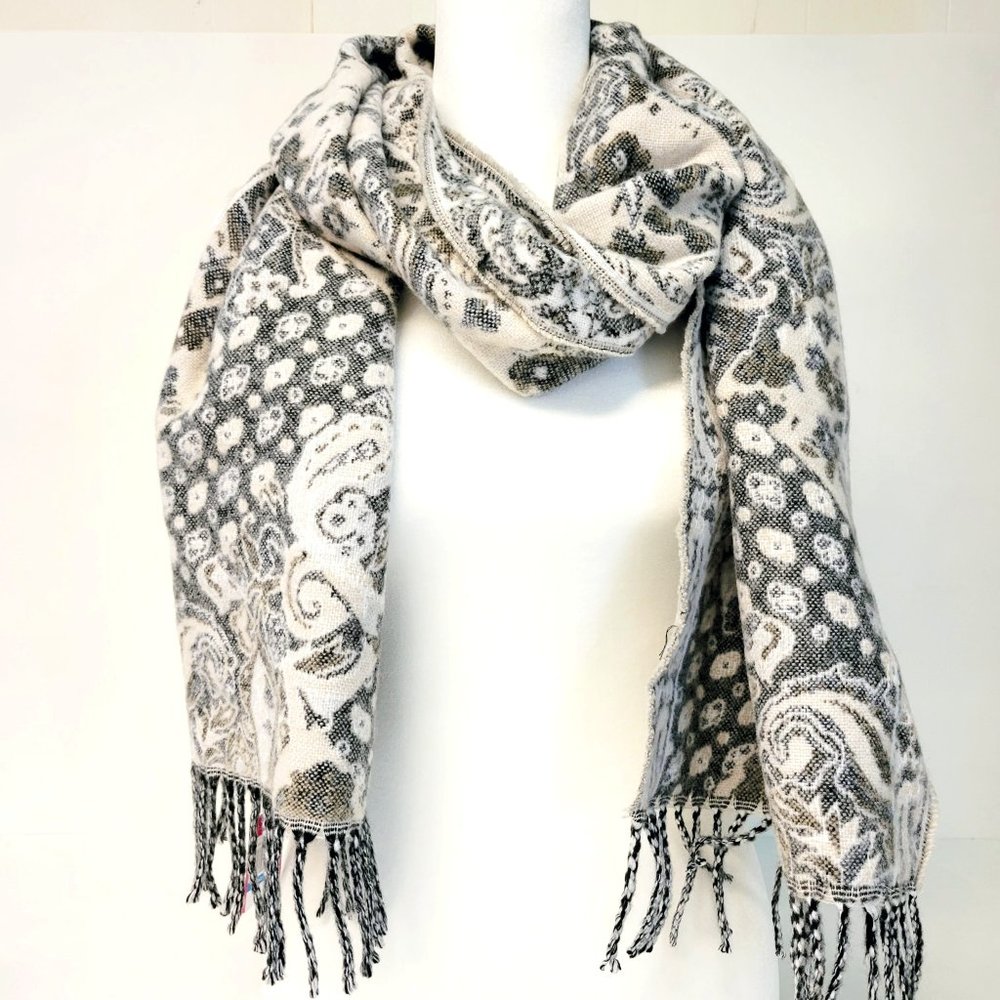 Vince Camuto Heather Gray, Cream & Tan Paisley Print 100% Acrylic Scarf NWT